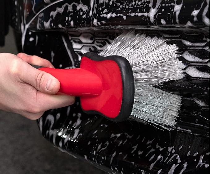 Mothers Car Wash Brush, Wheel and Fender Brush, Short Handle Tire Cleaner for Car Detailing, 10 Inch, Red/Black