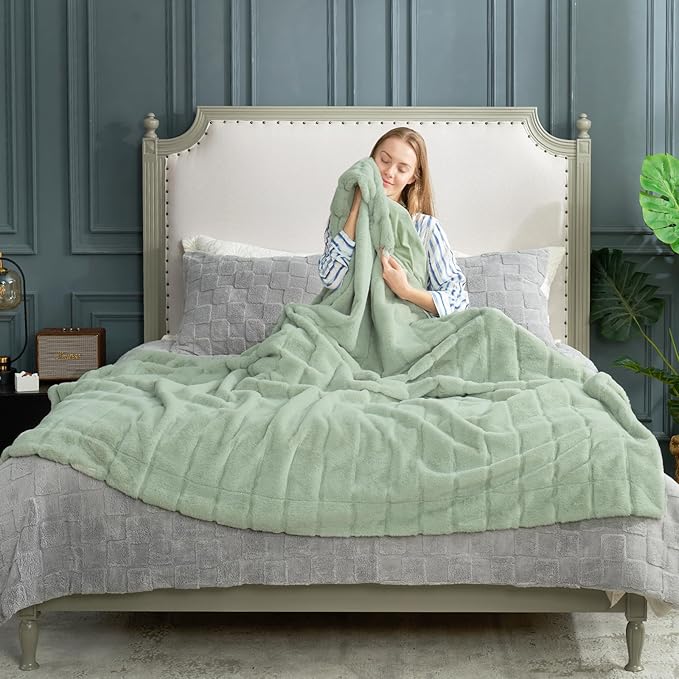 Cozy Bliss Faux Fur Throw Blanket for Couch, Cozy Warm Plush Striped Blanket for Sofa Bedroom Living Room, 90 * 90 Inches Green