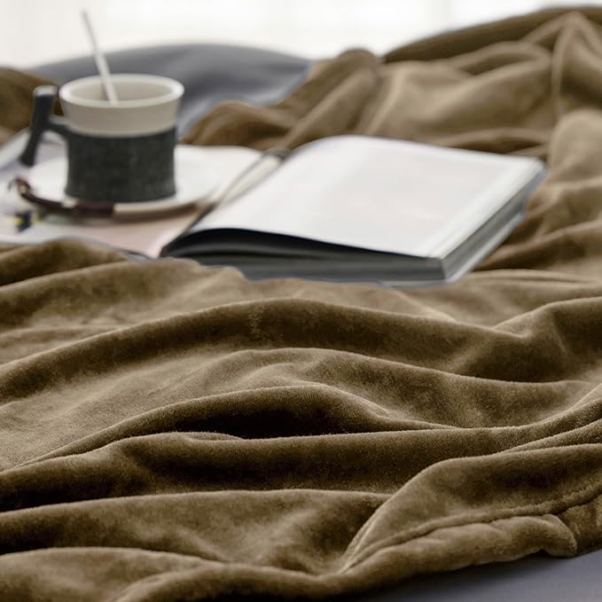 Bedsure Fleece Blankets King Size Camel - Bed Blanket Soft Lightweight Plush Cozy Fuzzy Luxury Microfiber, 108x90 inches