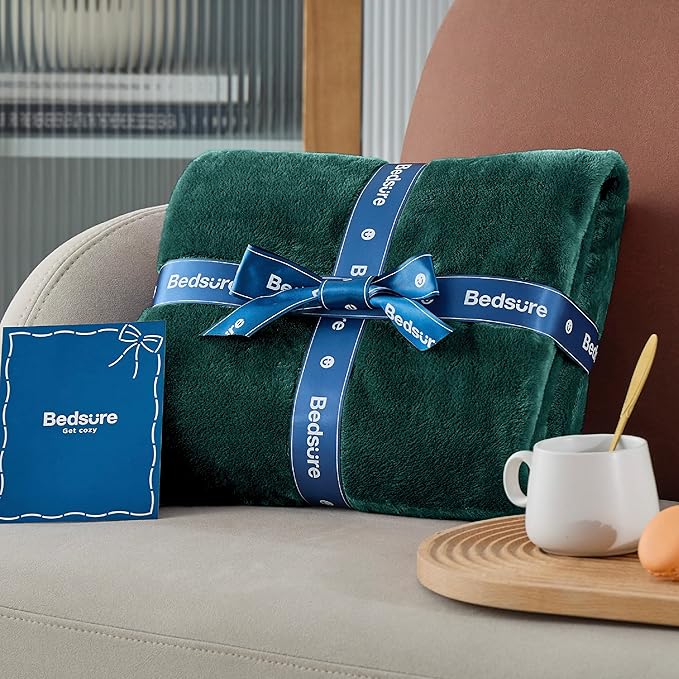 Bedsure Fleece Blankets King Size Emerald Green - Bed Blanket Soft Lightweight Plush Cozy Fuzzy Luxury Microfiber, 108x90 inches