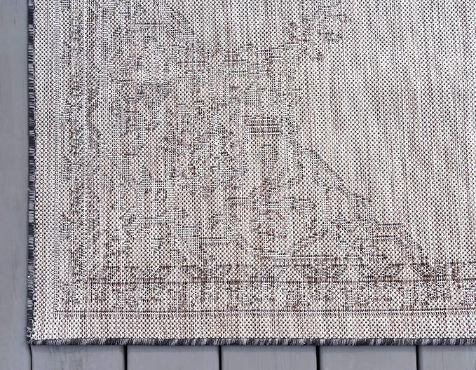 Unique Loom Outdoor Traditional Collection Area Rug - Antique (7' 1" x 10' Rectangle, Charcoal Gray/ Natural)